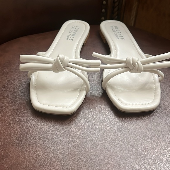 EUC sandals - Off white color - Picture 3 of 4